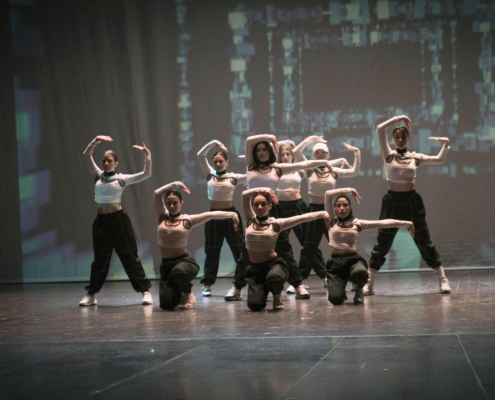 dans modern Trupa The Sky Iasi dans modern Trupa The Sky Iasi